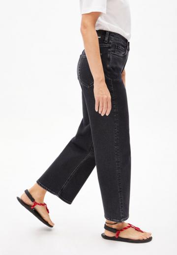 Клешеные джинсы