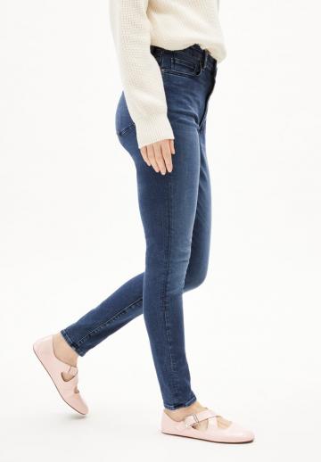 Короткие джинсы