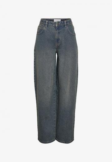 Свободные джинсы