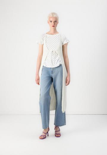 Длинный жилет