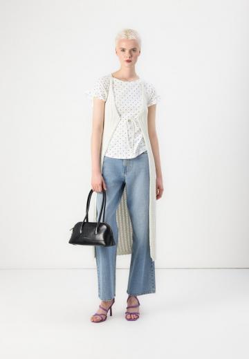 Длинный жилет