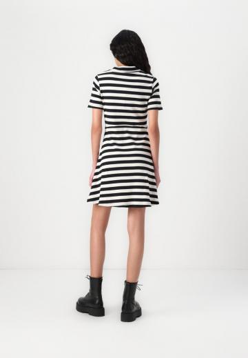 Вязаное платье