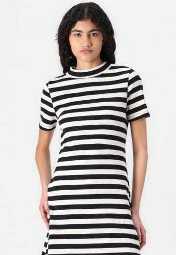 Вязаное платье