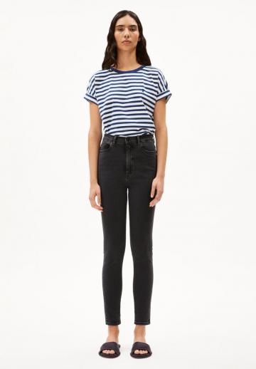 Узкие джинсы