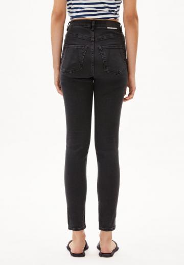Узкие джинсы