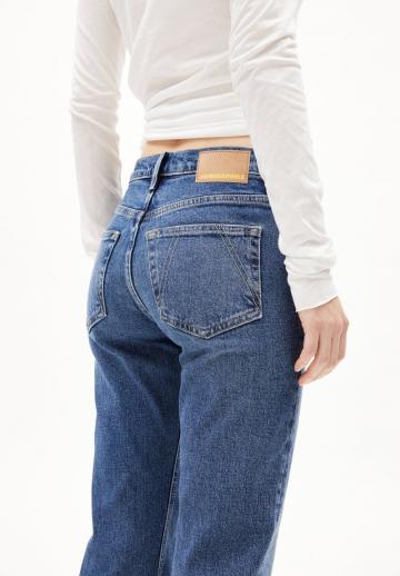 Прямые джинсы