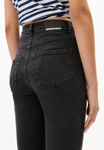 Узкие джинсы