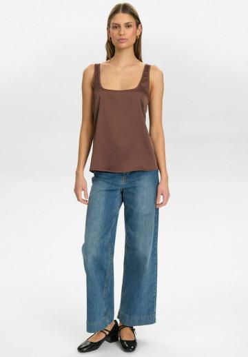 Блузка без рукавов