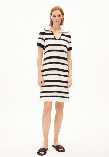 Вязаное платье