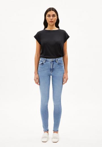 Узкие джинсы