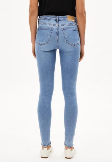 Узкие джинсы