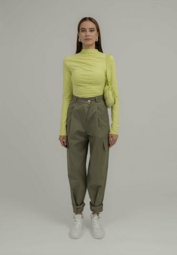 Брюки с накладными карманами