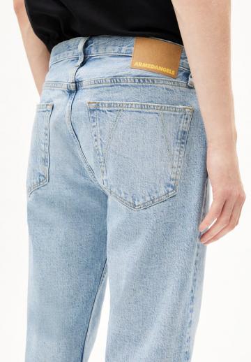 Прямые джинсы