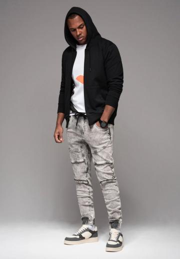 Узкие джинсы