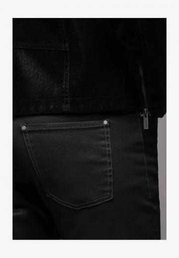 Узкие джинсы