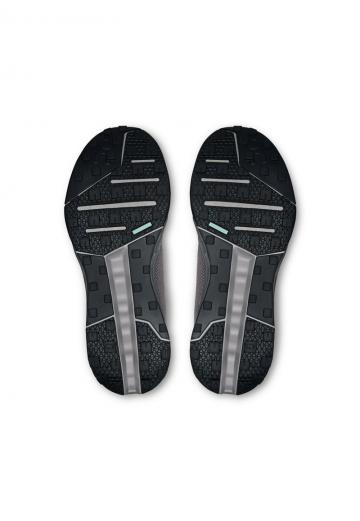 Походные кроссовки