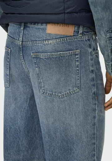 Прямые джинсы