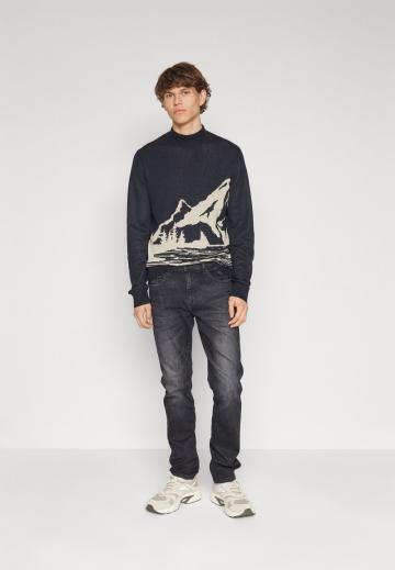 Прямые джинсы