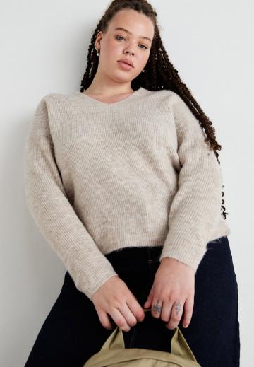 Пуловер с вырезом V