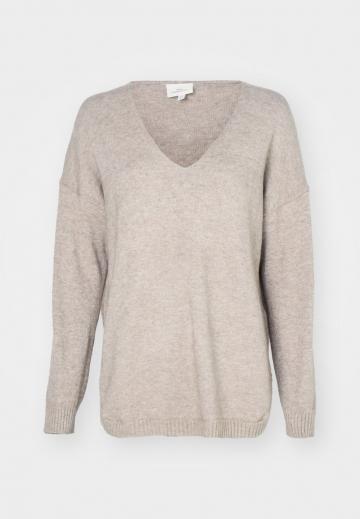 Пуловер с вырезом V