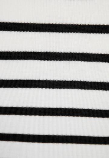 Пуловер в полоску