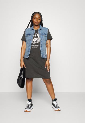 Джинсовая жилетка