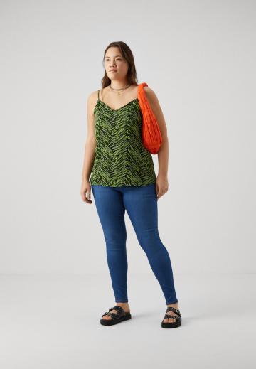 Узкие джинсы