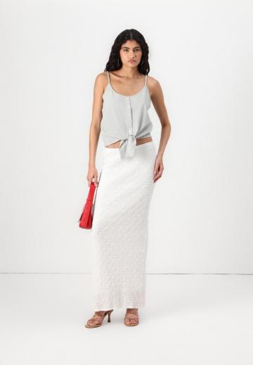 Топ на бретельках