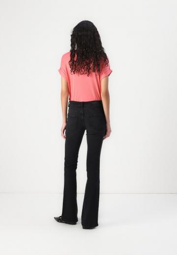 Клешеные джинсы