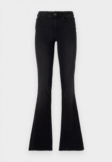 Клешеные джинсы