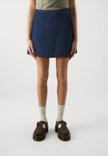 Юбка с накладными карманами