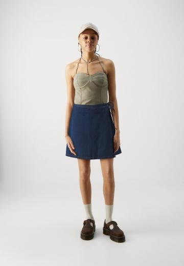 Юбка с накладными карманами