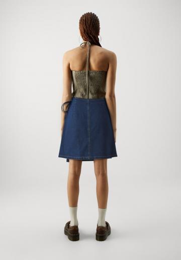 Юбка с накладными карманами