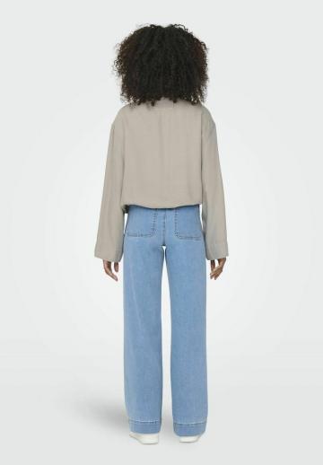 Куртка с накладнымит карманами