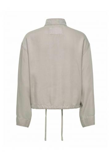 Куртка с накладнымит карманами