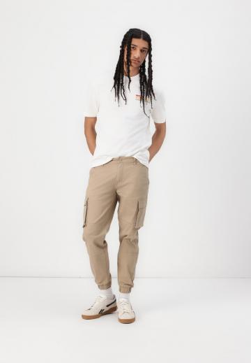 Брюки с накладными карманами