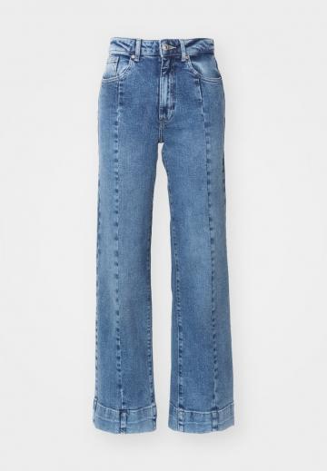 Свободные джинсы