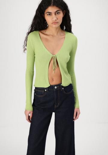 Короткие джинсы