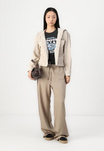 Куртка с накладнымит карманами