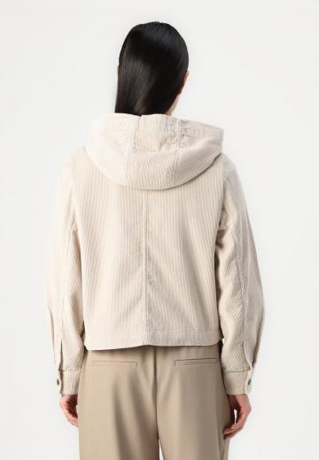 Куртка с накладнымит карманами