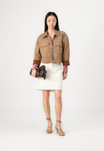 Блейзер с накладными карманами