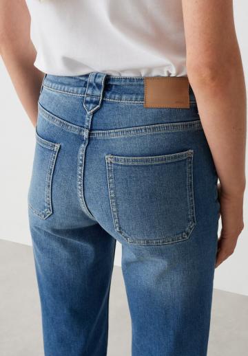 Прямые джинсы