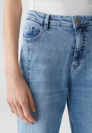 Короткие джинсы