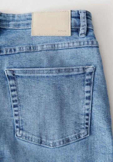 Короткие джинсы