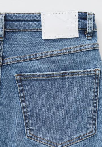 Короткие джинсы