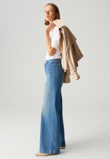 Клешеные брюки