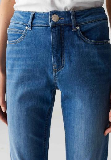 Короткие джинсы