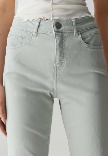 Короткие джинсы