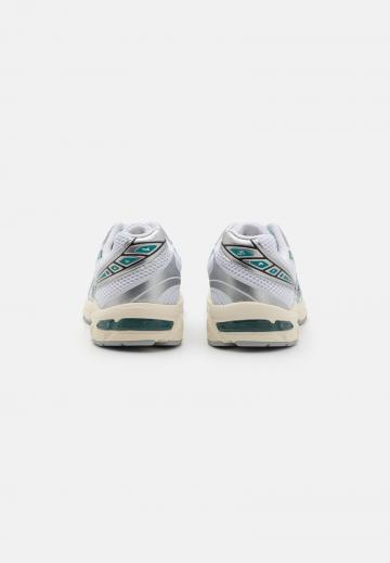 Гандбольные кроссовки