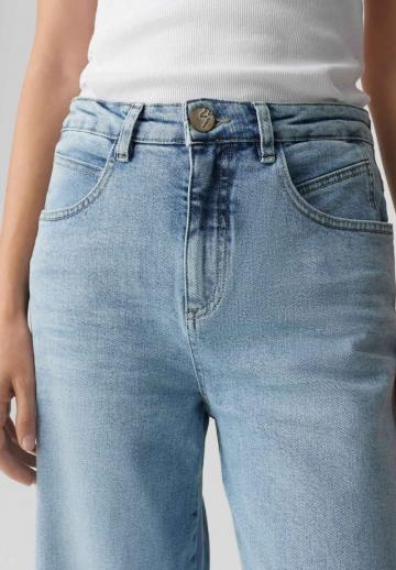 Прямые джинсы